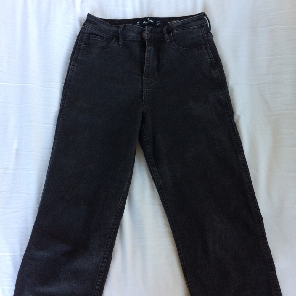 Hollister Ultra High-Rise Mom Jeans